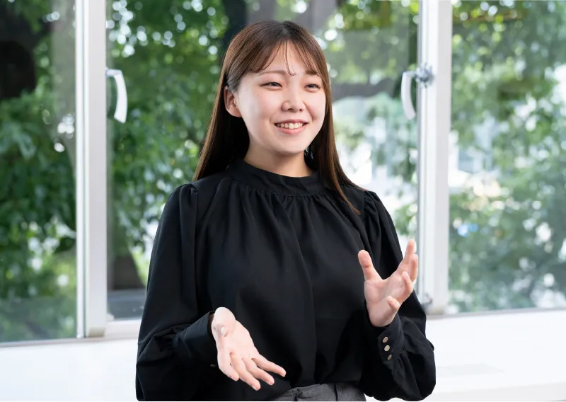 笑顔で話す品質保証部／環境管理部のN.Hさん