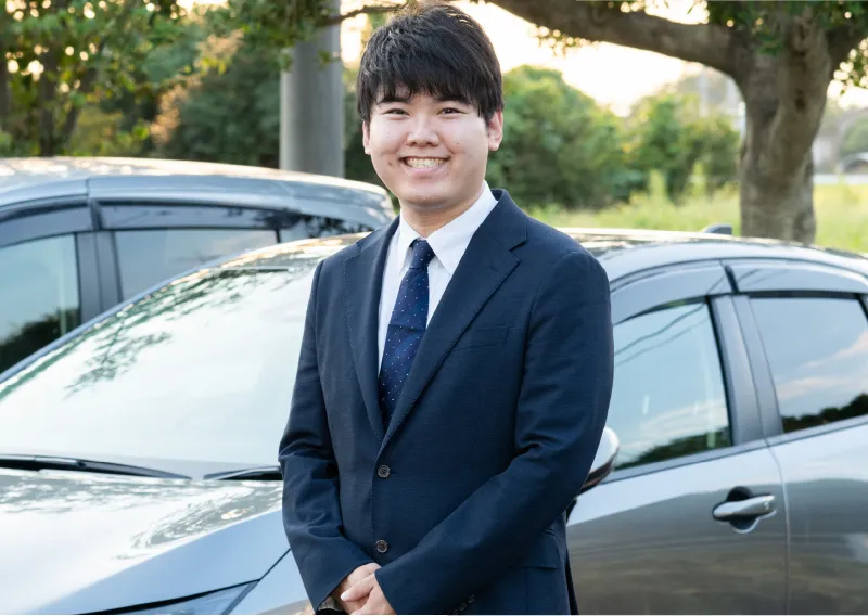 笑顔で佇む営業職のT.Fさん